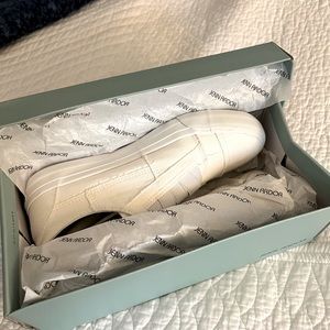 Jenn Ardor slip on canvas white sneakers. Size 6.